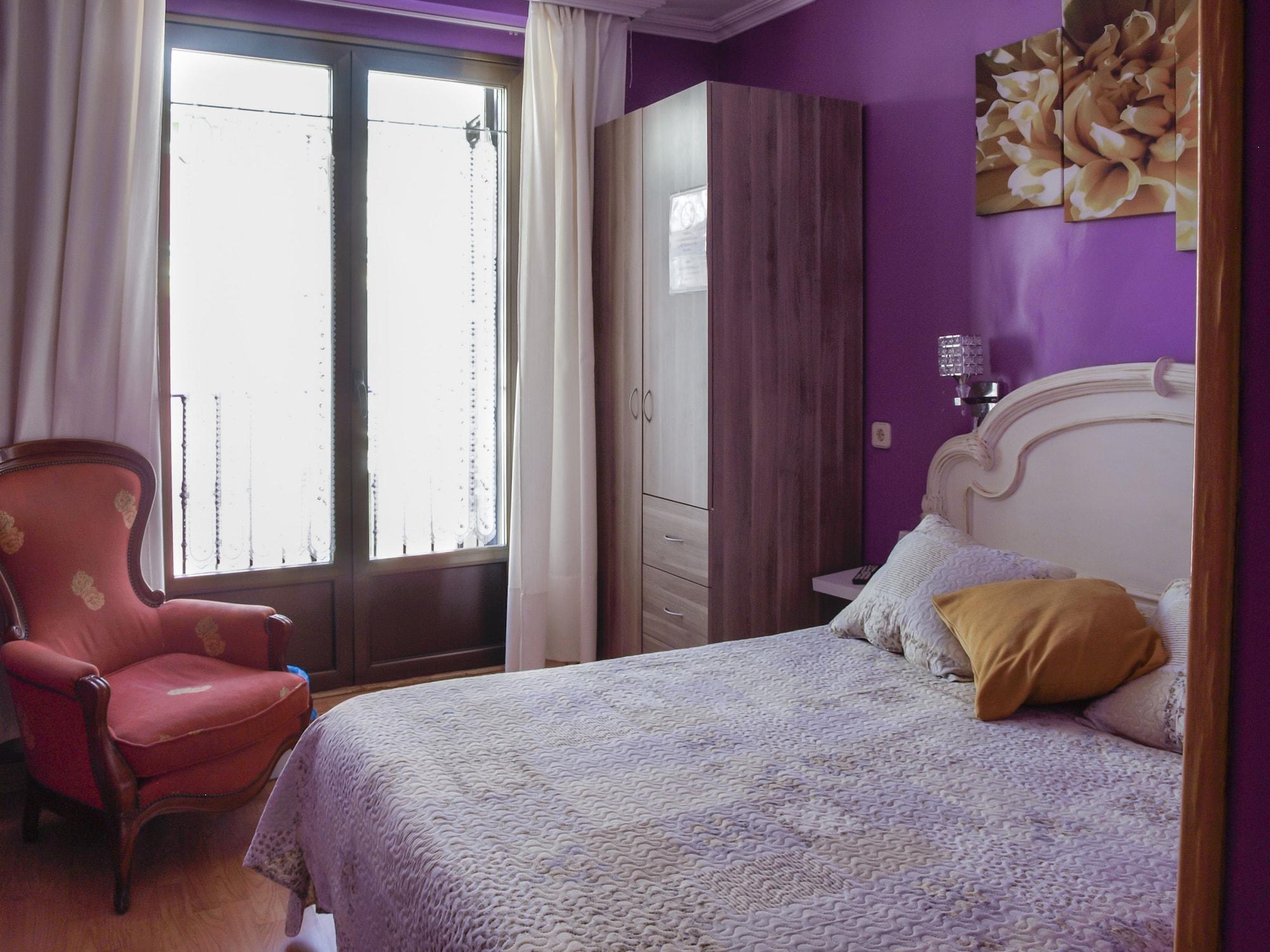 Rc Miguel Angel Vandrehjem Madrid Eksteriør billede A bedroom in a Spanish hotel