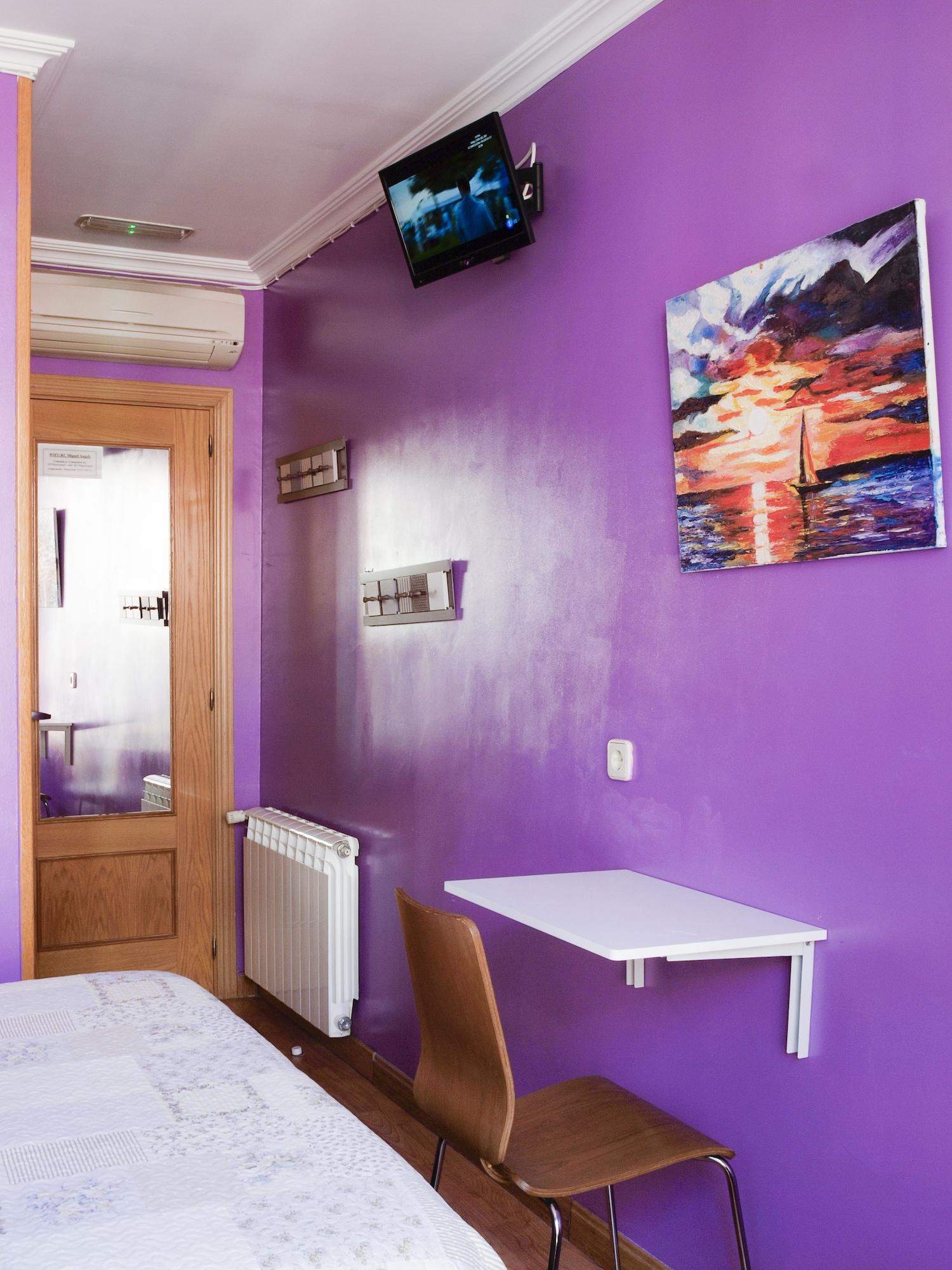 Rc Miguel Angel Vandrehjem Madrid Eksteriør billede A room at the hostel