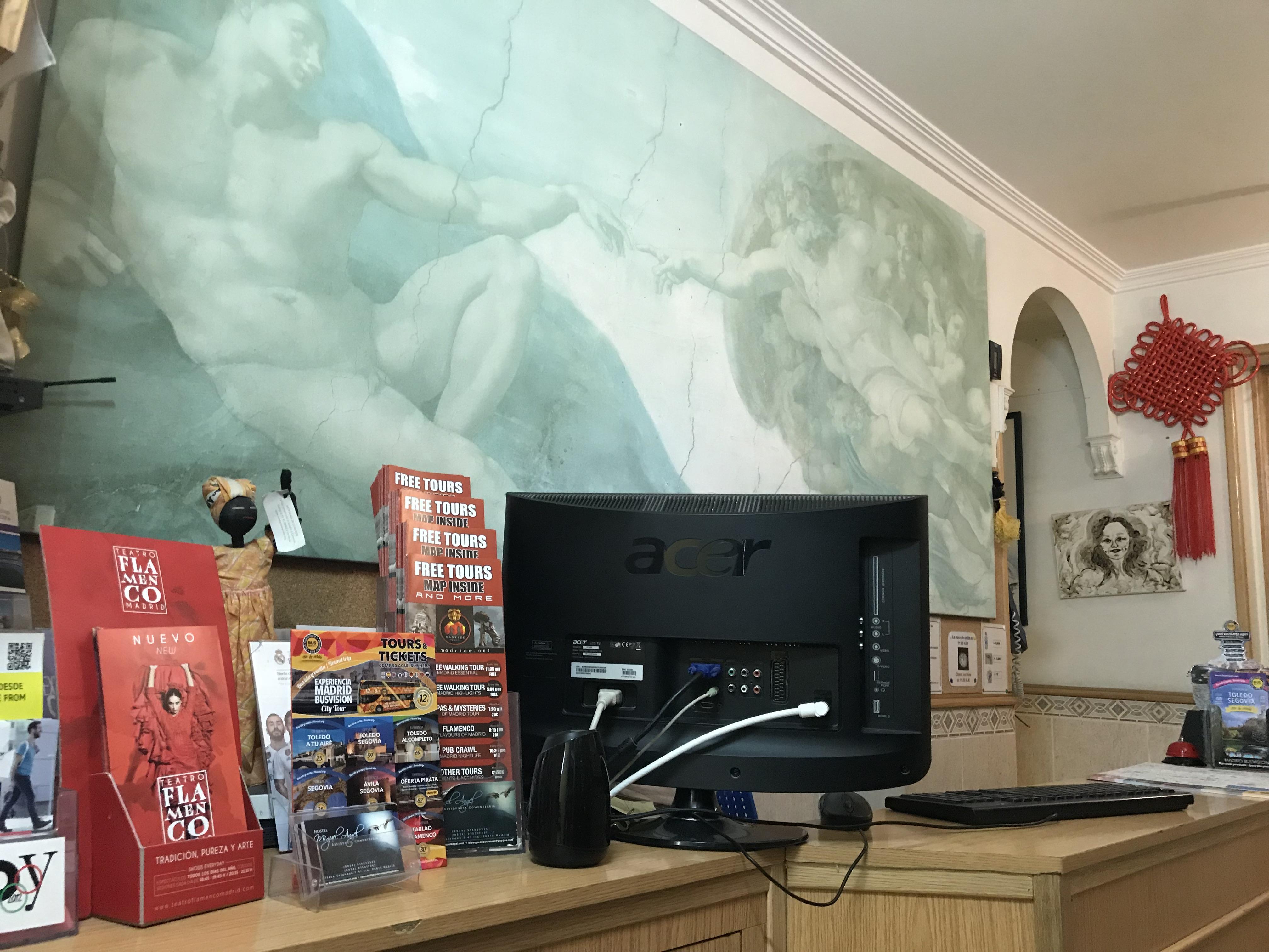 Rc Miguel Angel Vandrehjem Madrid Eksteriør billede Reception desk at the museum