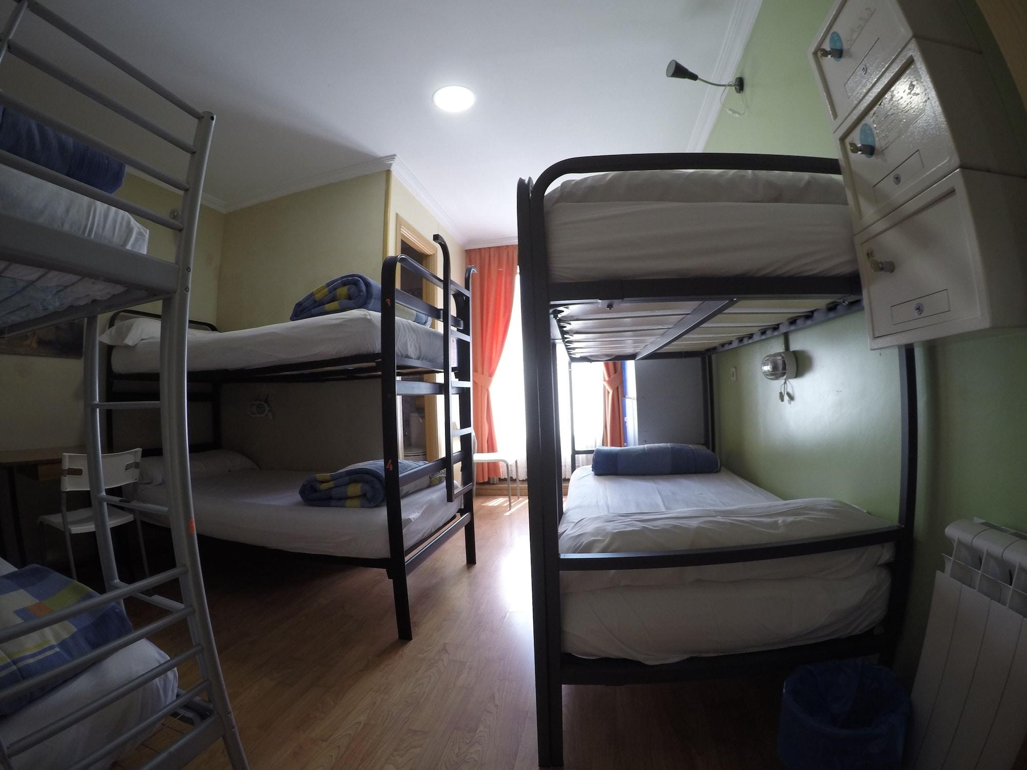 Rc Miguel Angel Vandrehjem Madrid Eksteriør billede Hostel in Madrid, Spain