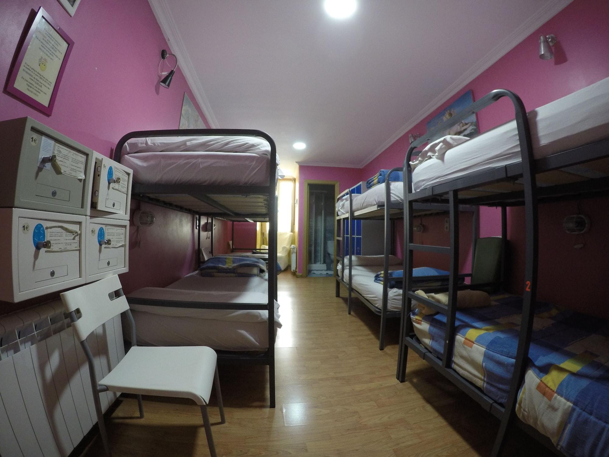 Rc Miguel Angel Vandrehjem Madrid Eksteriør billede Hostel in Madrid, Spain