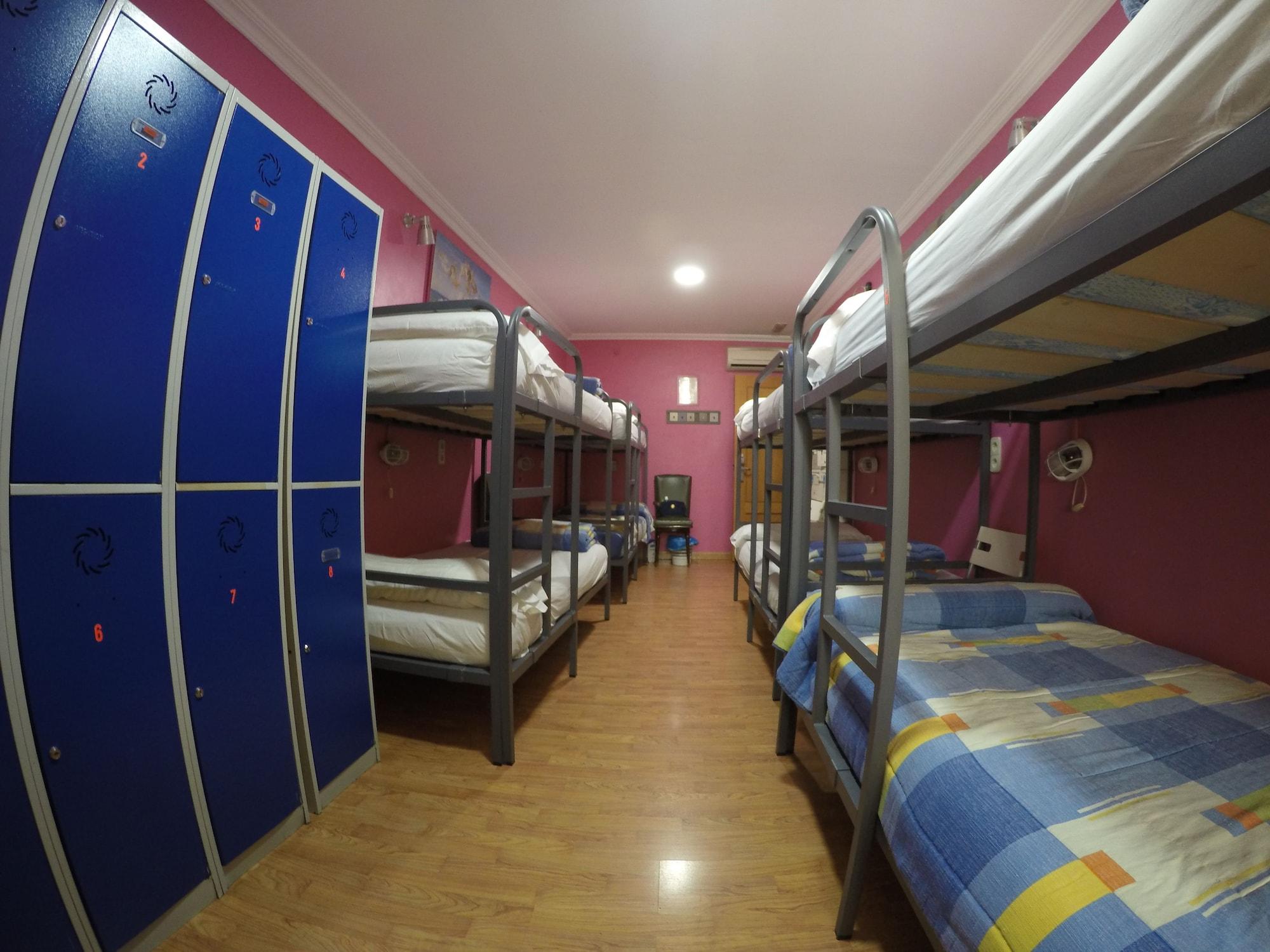Rc Miguel Angel Vandrehjem Madrid Eksteriør billede Hostel in Madrid, Spain