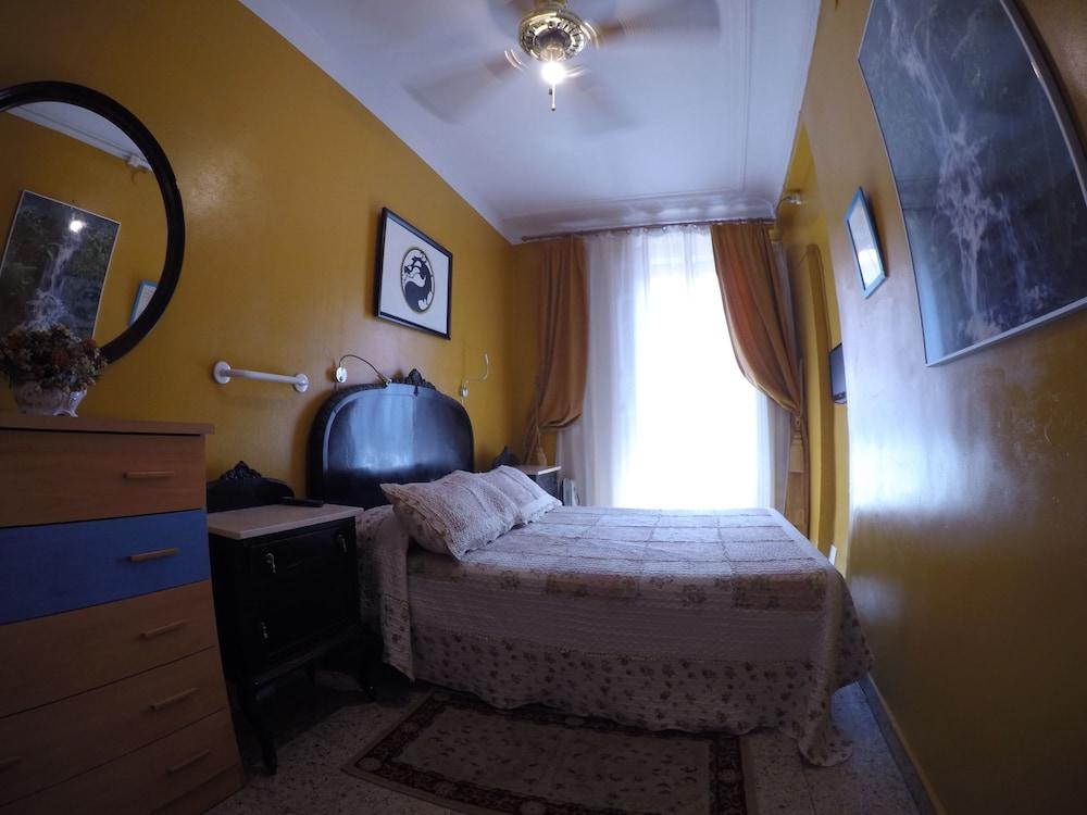 Rc Miguel Angel Vandrehjem Madrid Eksteriør billede A room at the hotel