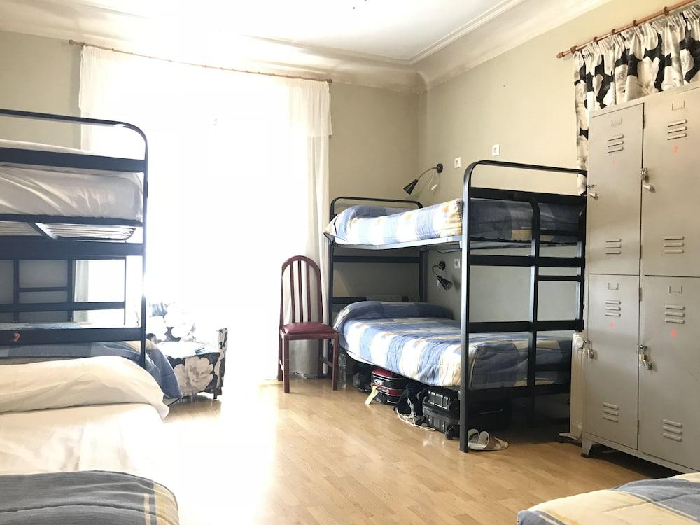 Rc Miguel Angel Vandrehjem Madrid Eksteriør billede A typical dormitory room at the International House