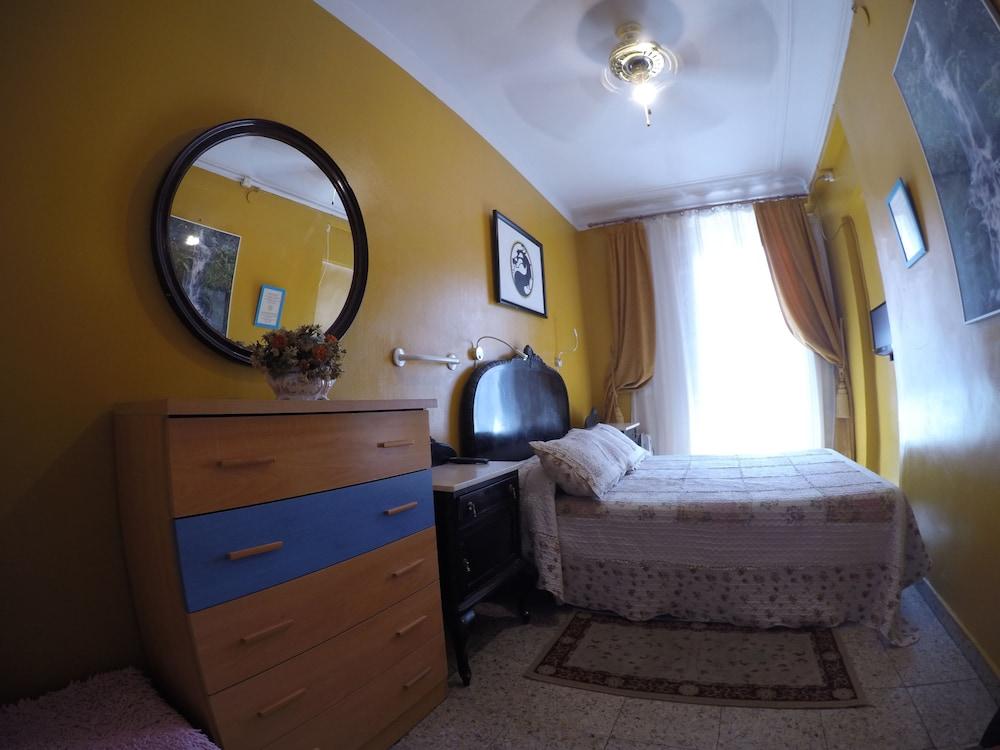 Rc Miguel Angel Vandrehjem Madrid Eksteriør billede A bedroom