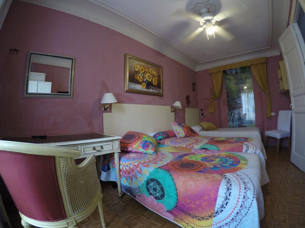 Rc Miguel Angel Vandrehjem Madrid Eksteriør billede A room at the hotel