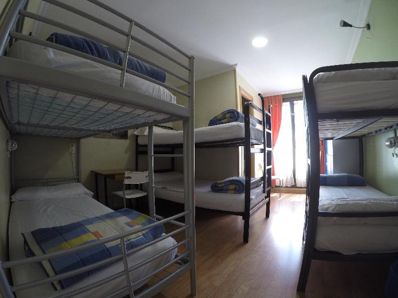 Rc Miguel Angel Vandrehjem Madrid Eksteriør billede Hostel in Madrid, Spain