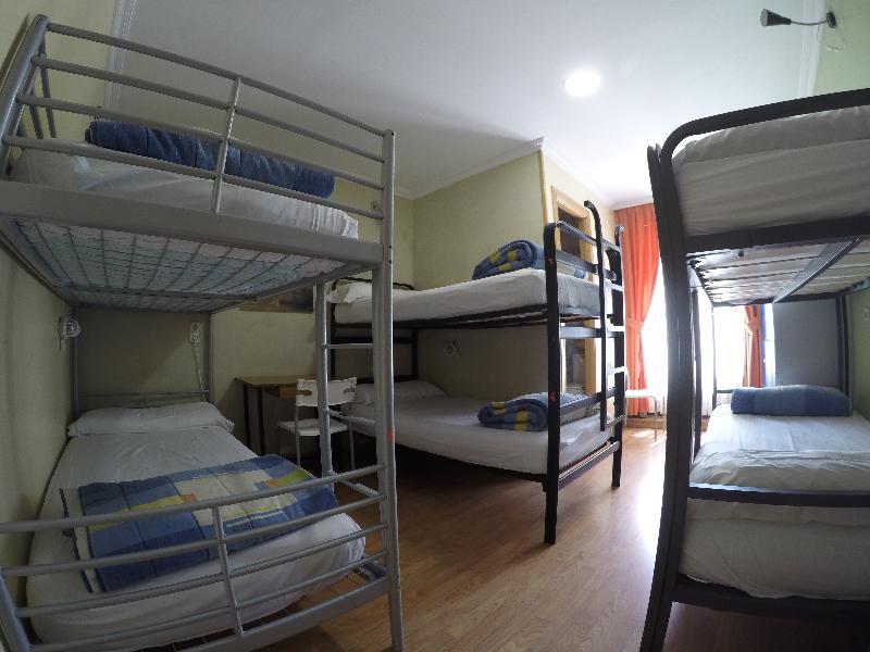 Rc Miguel Angel Vandrehjem Madrid Eksteriør billede Hostel in Madrid, Spain