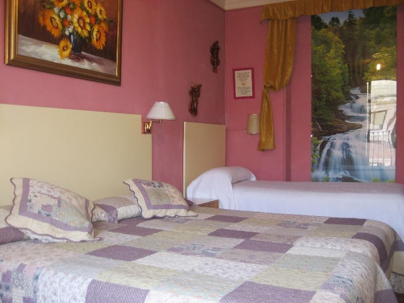 Rc Miguel Angel Vandrehjem Madrid Eksteriør billede A room at the hotel