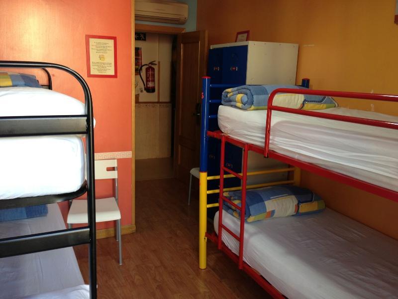 Rc Miguel Angel Vandrehjem Madrid Eksteriør billede Hostel in Madrid, Spain